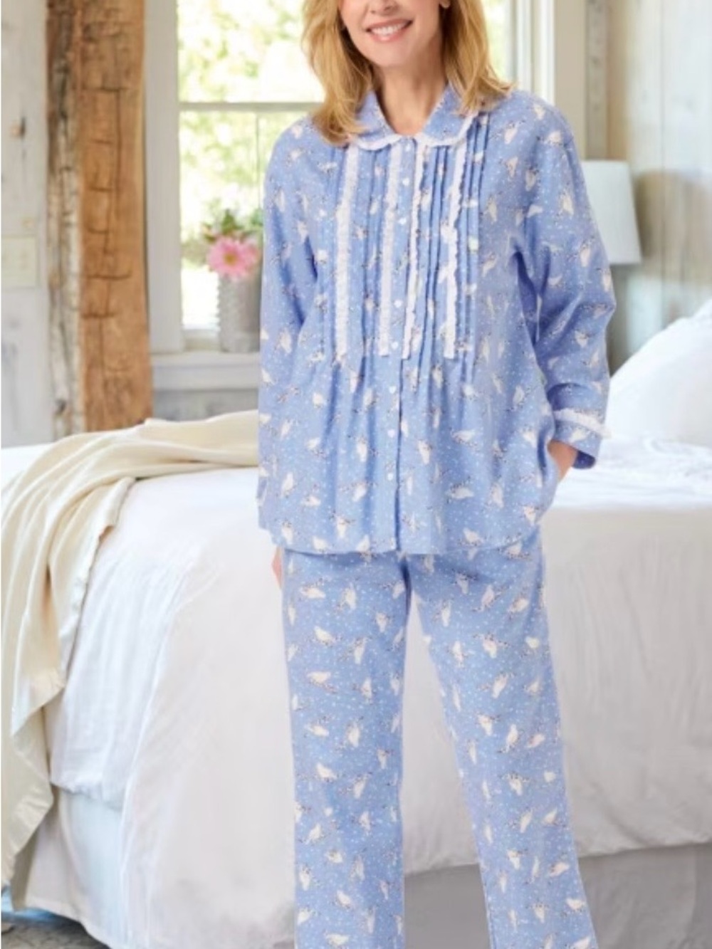 Women's Light Blue Floral Pintuck Pajama Set size small